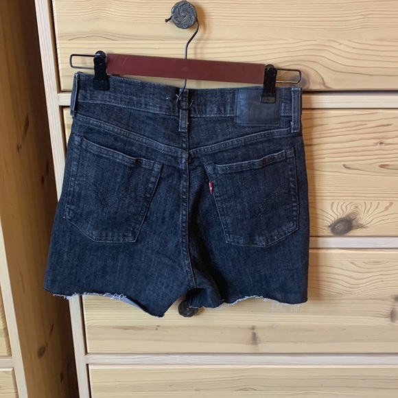 Levi's Wedgie Straight Black Gray Cutoff Shorts Size 27 - Picture 6 of 10